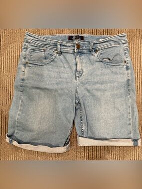 Tommy Bahama Light Wash Denim Boyfriend Shorts